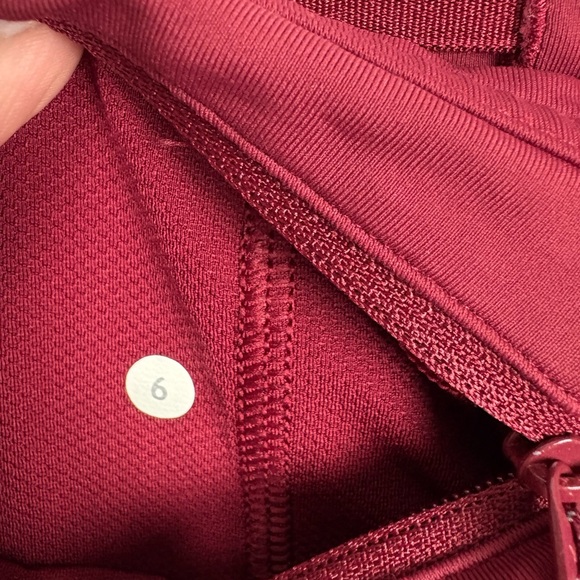 Lululemon Capri mesh legging size 6 - Picture 6 of 6